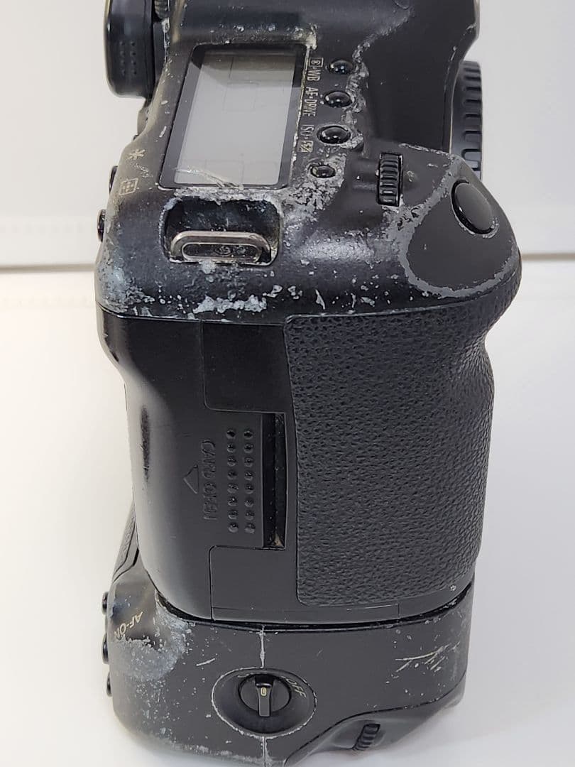 Canon EOS 5D Mark II シリコンカバーとバッテリーグリップ付き