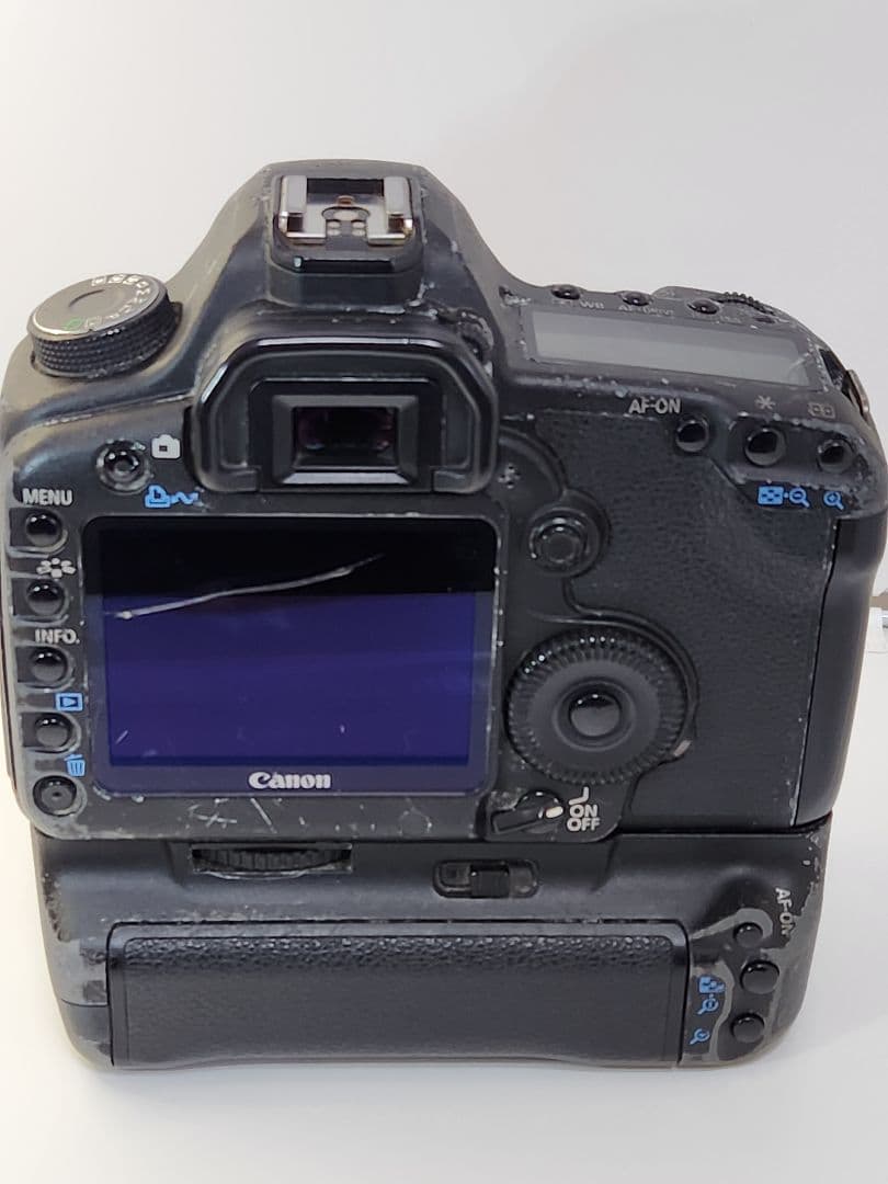 Canon EOS 5D Mark II シリコンカバーとバッテリーグリップ付き