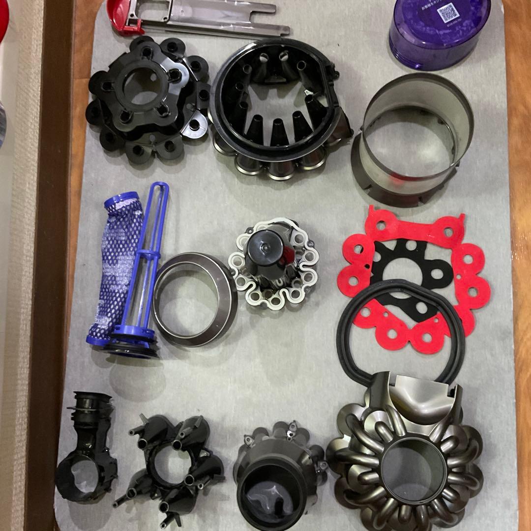 ⑧ 『分解洗浄済み』動作確認済み　ダイソンDyson V8　SV10