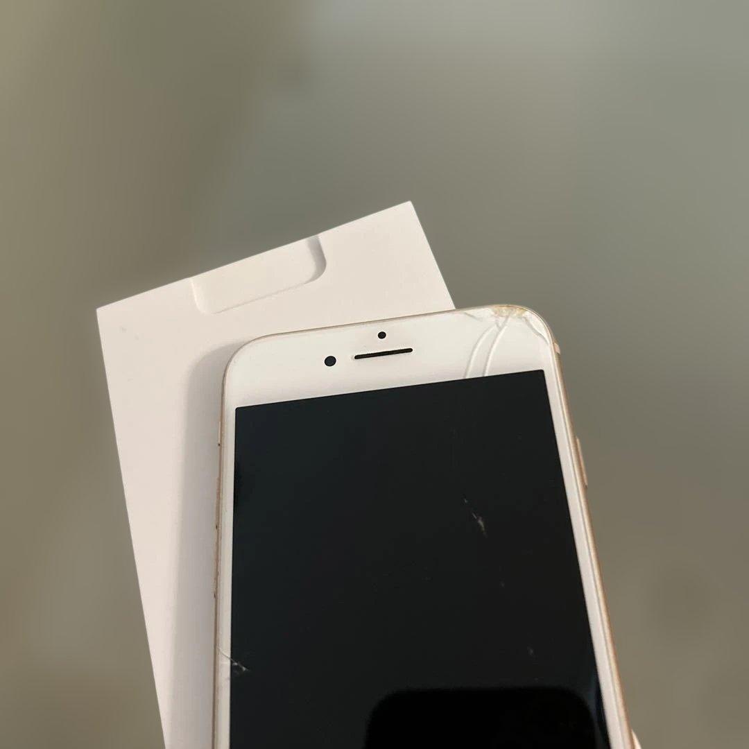 iPhone ゴールド アイフォン8 64GB