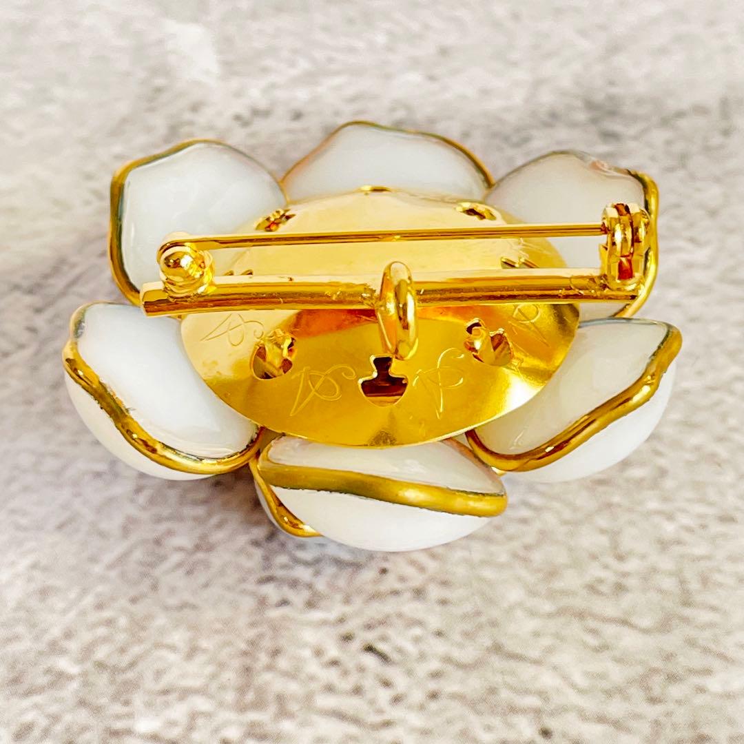 美品 AUGUSTINE ガラス カメリア ブローチ ペンダントヘッド ホワイト