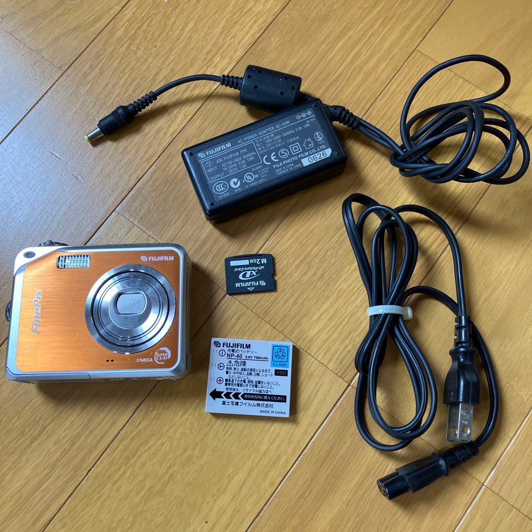 Fujifilm FinePix V10オレンジ色 2GBメモリーカード付き