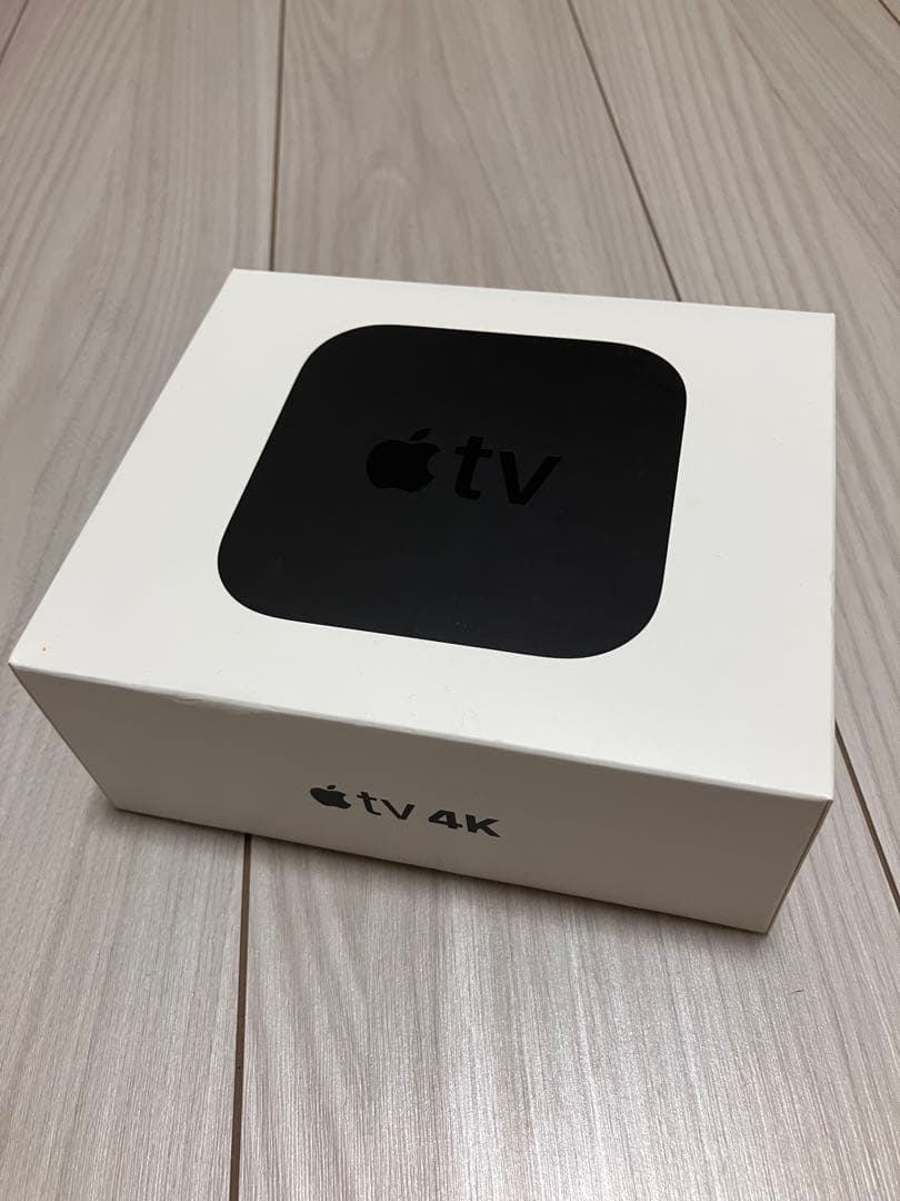 Apple TV 4K 本体とリモコン