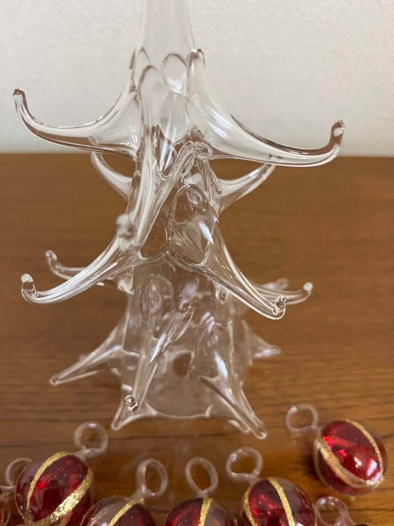 箱根ガラスの森美術館　ガラス　クリスマスツリー金と赤