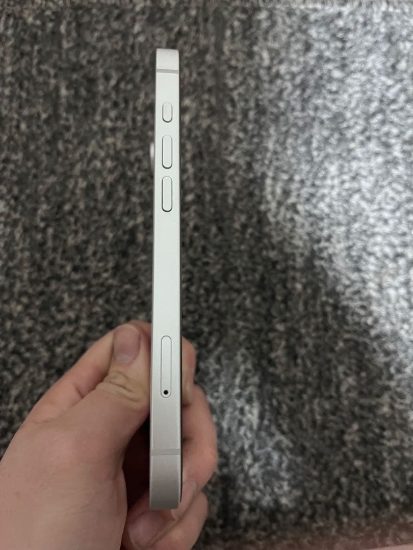 iPhone16e 128gbホワイト 本体 AirTagセット