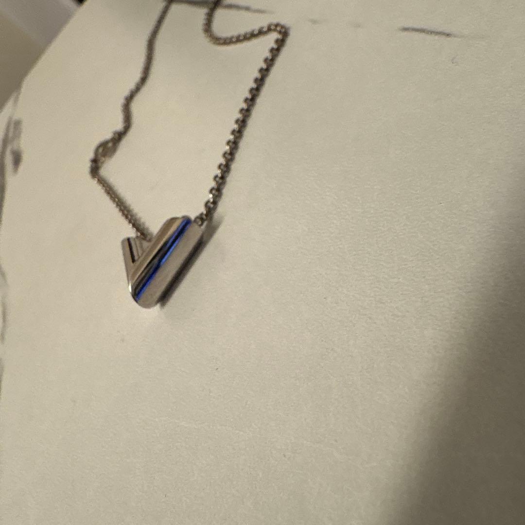 LOUIS VUITTON ルイ・ヴィトン　エセンシャルV シルバー