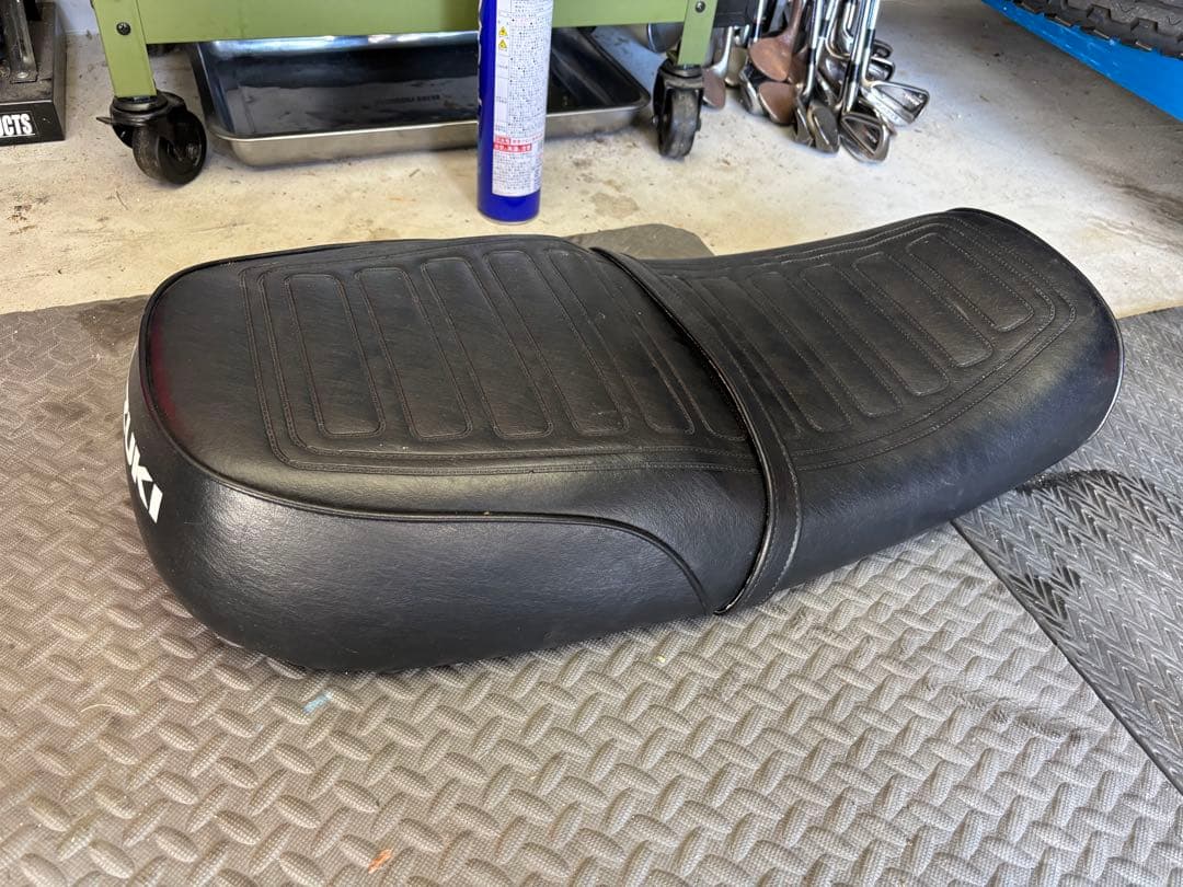 スズキ ブラックシート ストライプデザイン　GT380