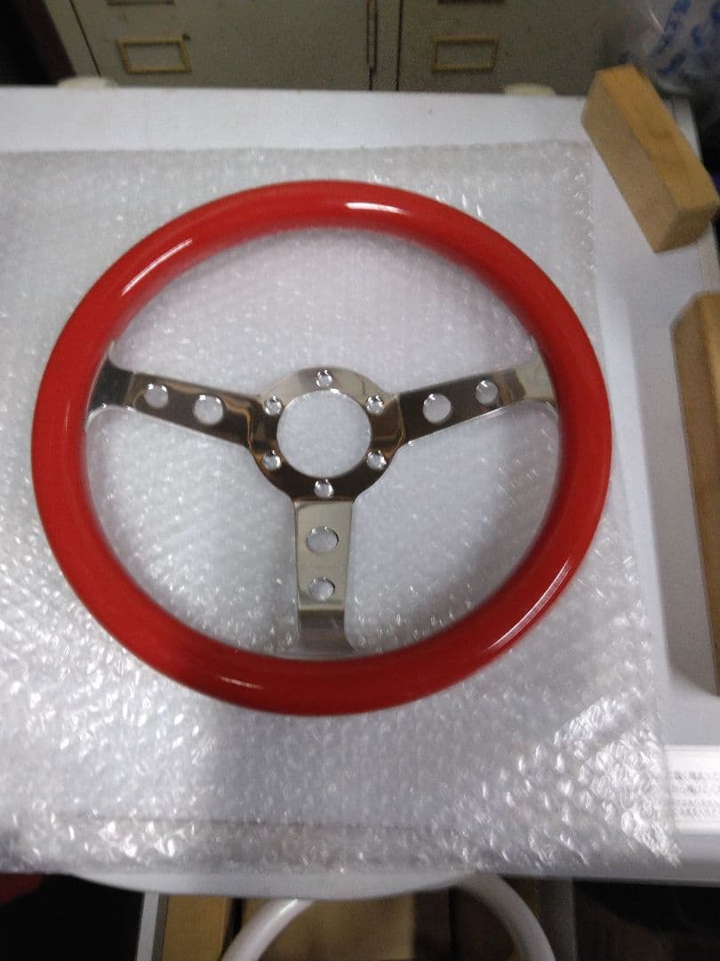 ホワイト/ゴールド 3スポーク ステアリングホイール新古品です。8さん専用です。