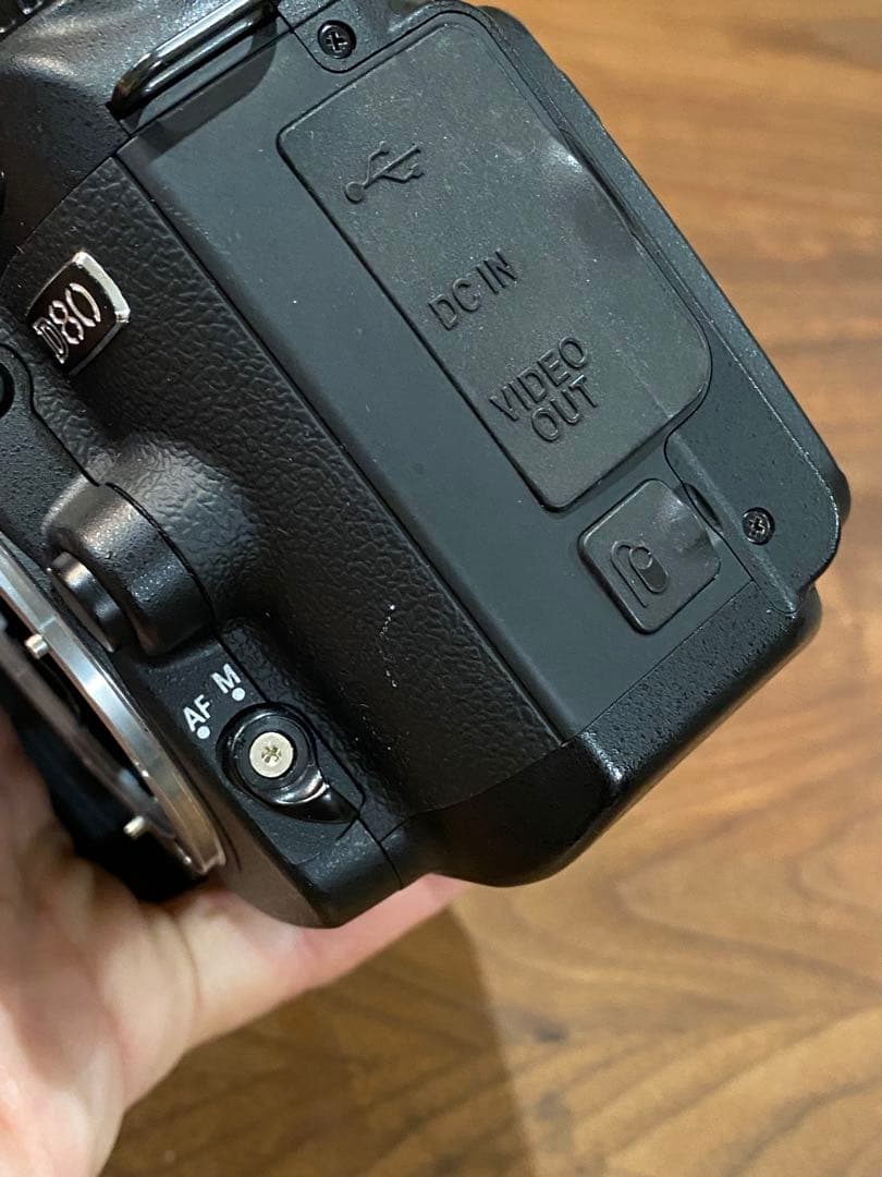 Nikon D80 デジタル一眼レフ　ボディとバッテリー
