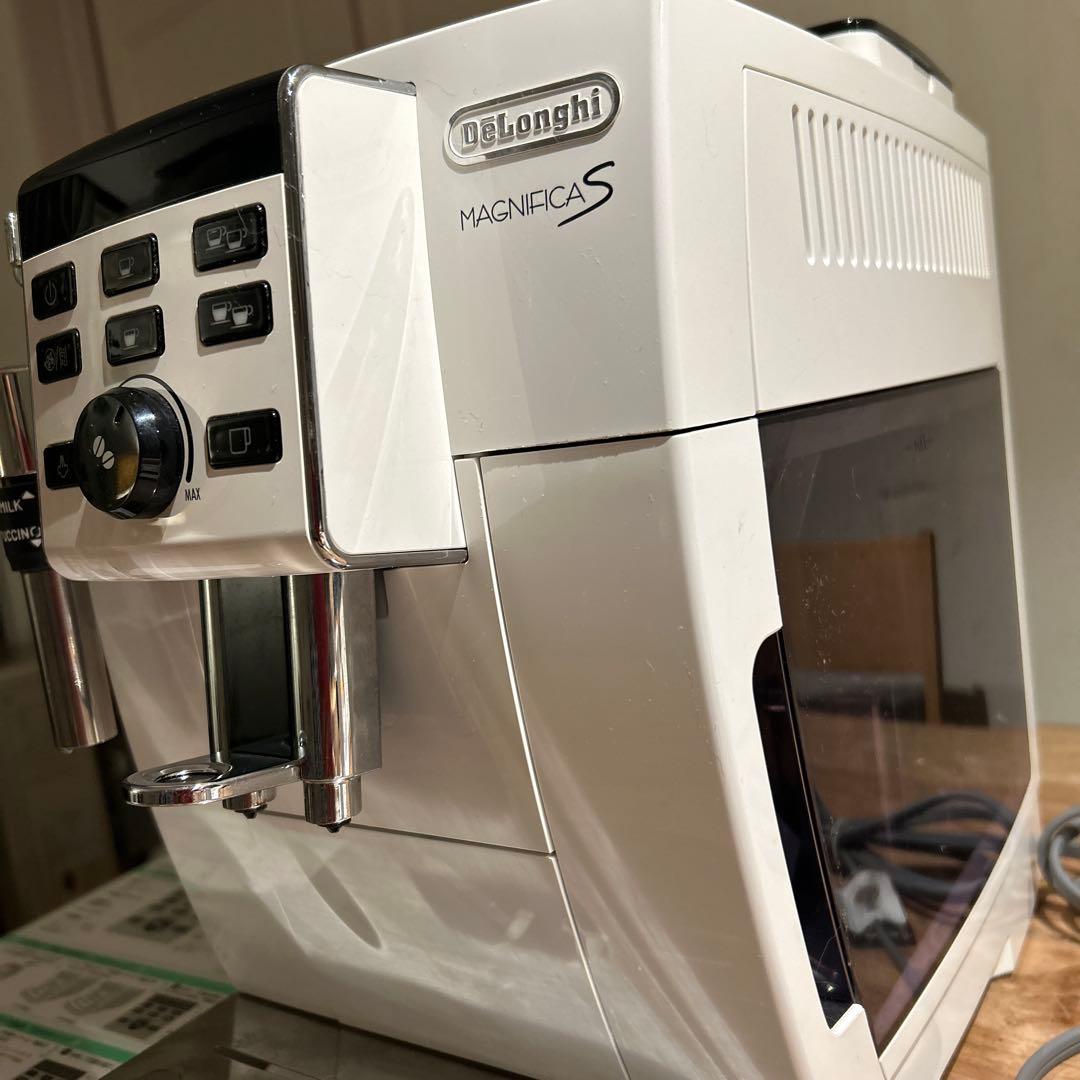 DeLonghi Magnifica S エスプレッソマシン