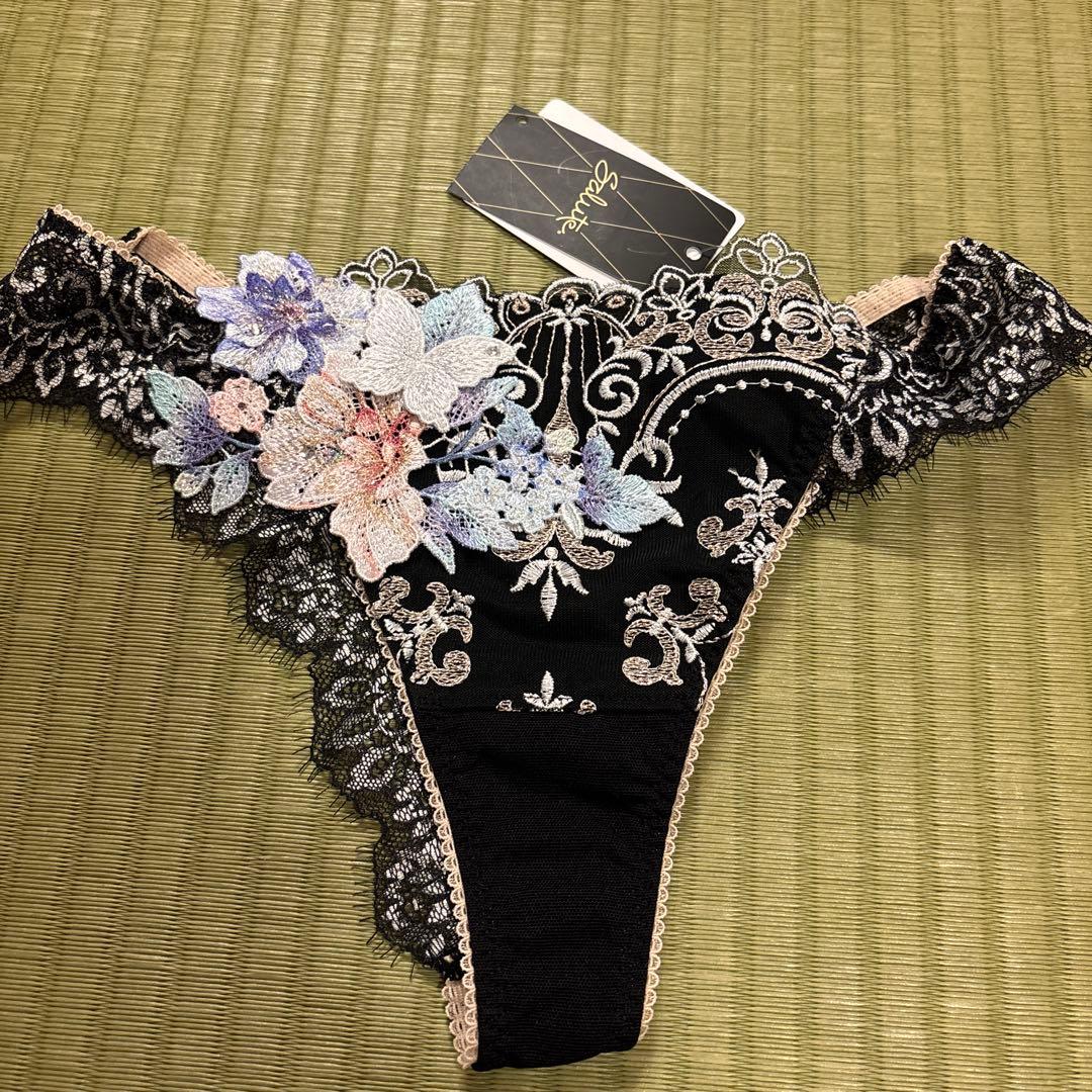 新品　サルート　花柄刺繍ショーツ5枚　キャミソールセット