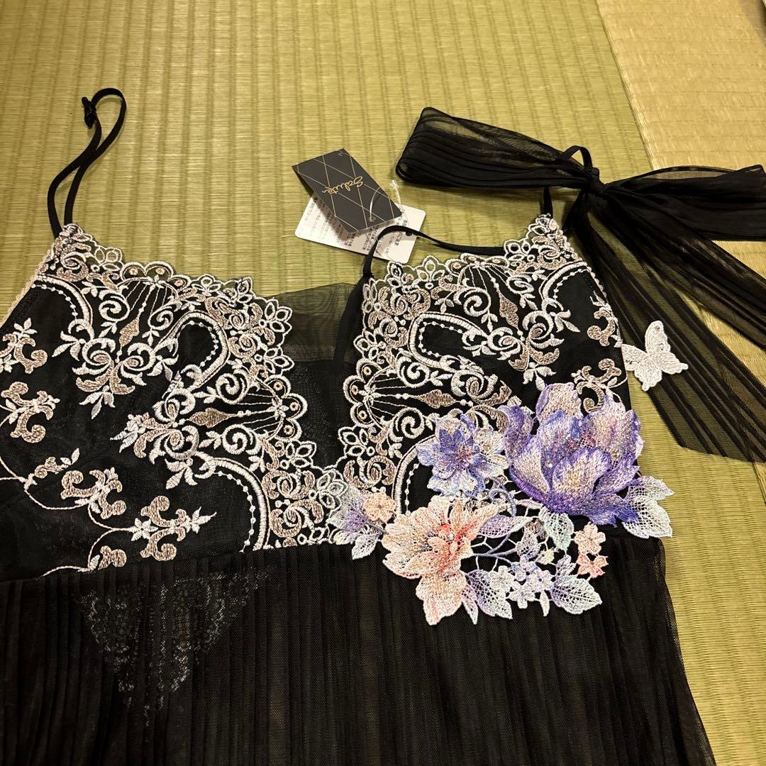 新品　サルート　花柄刺繍ショーツ5枚　キャミソールセット