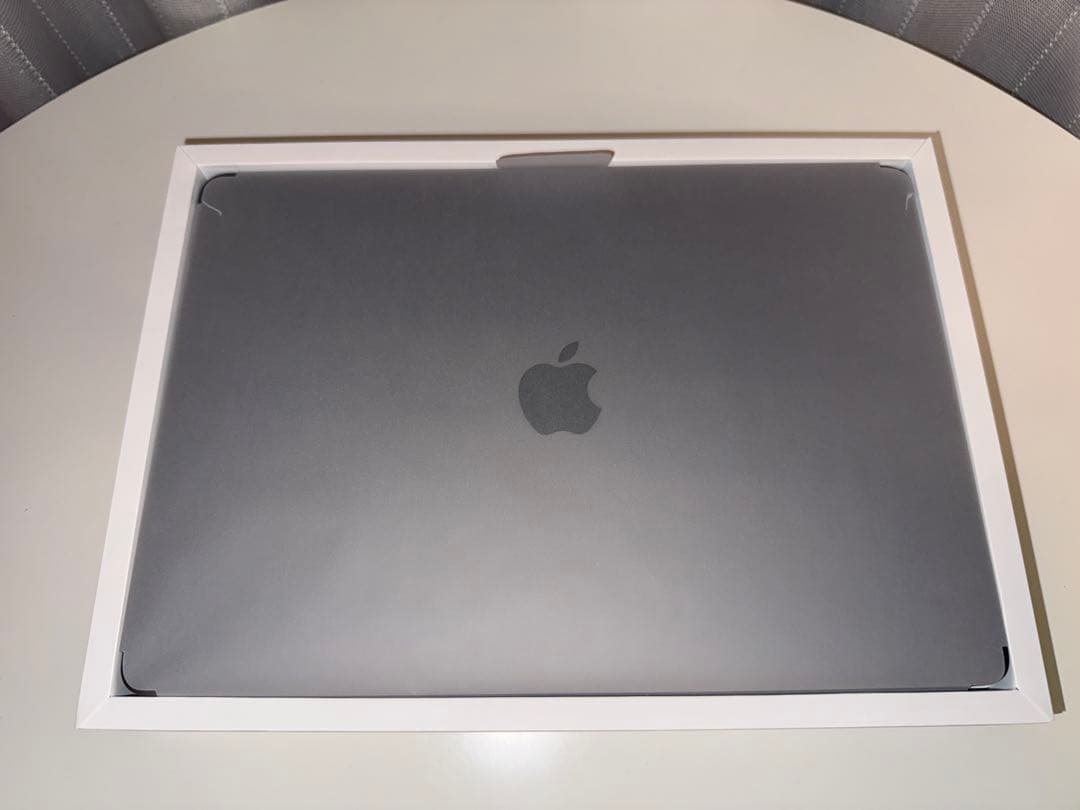 MacBook Pro 13インチ Apple M2チップ（MNEH3J/A)