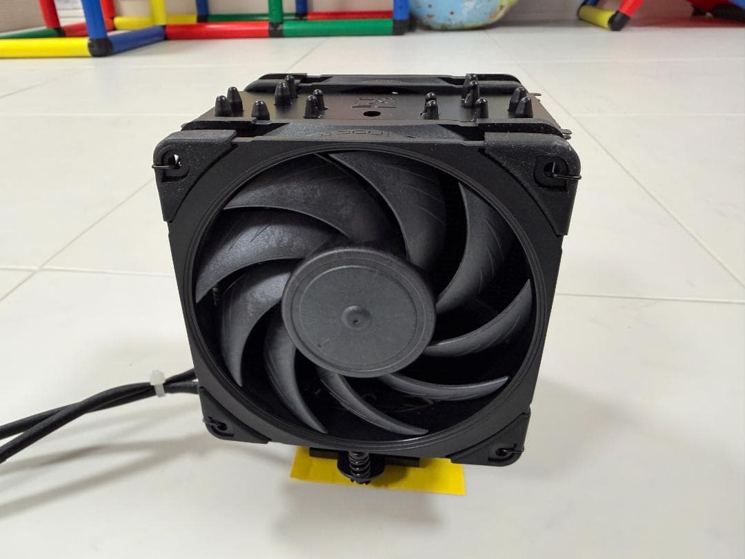 Noctua NH-U12A chromax.black + NA-HC8カバー