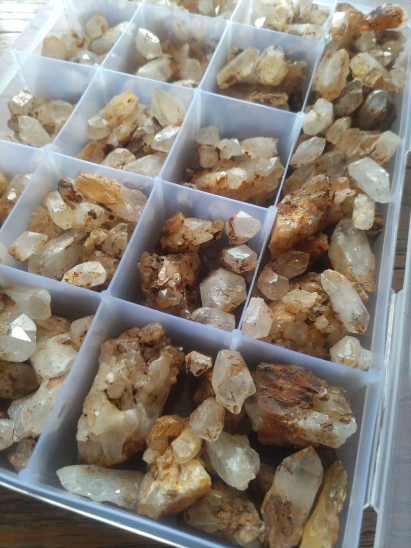 国産水晶、訳あり採掘水晶いろいろパワーストーン大量まとめ売り品分け途中でお得です