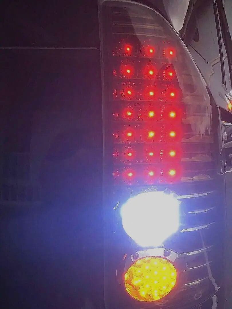 【点灯確認済】ZRR70系 VOXY NOAH ヴァレンティ テールランプ