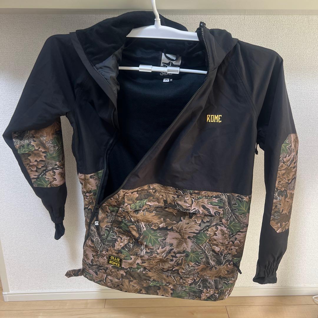 ROME 迷彩柄フード付きジャケット（スノボウェア）