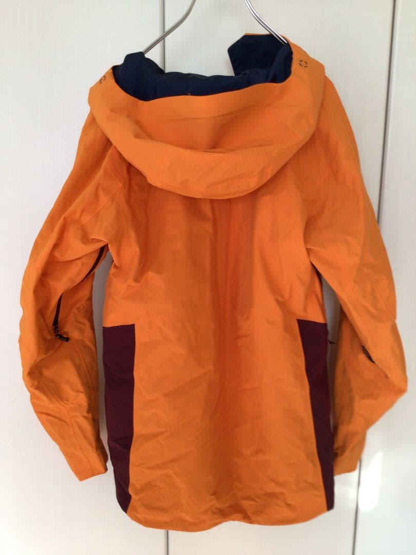 Burton [ak] GORE-TEX ジャケット XS ブランド　人気