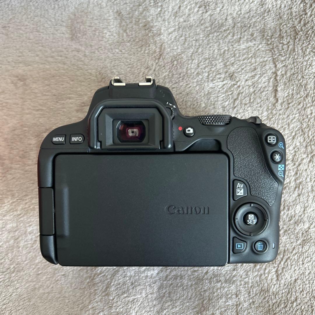 Canon EOS Kiss X9 ブラック　デジタル一眼レフ