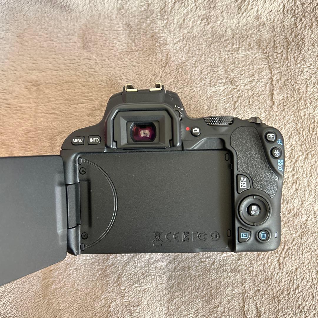 Canon EOS Kiss X9 ブラック　デジタル一眼レフ