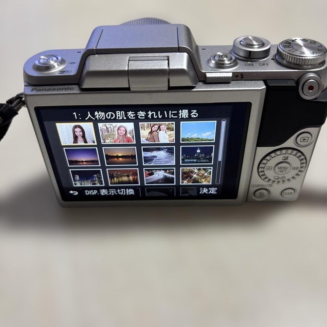 Panasonic DMC-GF7W ミラーレス一眼カメラ