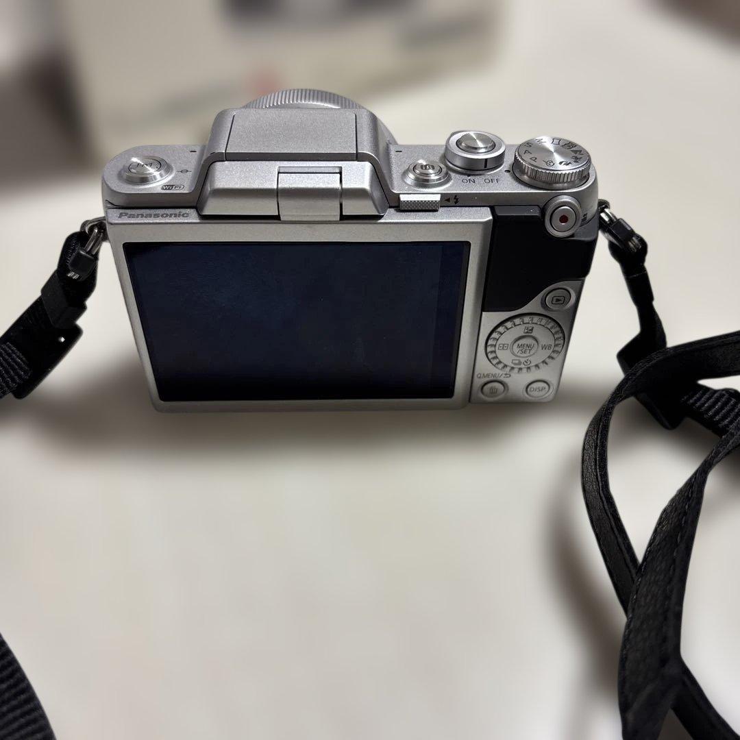 Panasonic DMC-GF7W ミラーレス一眼カメラ