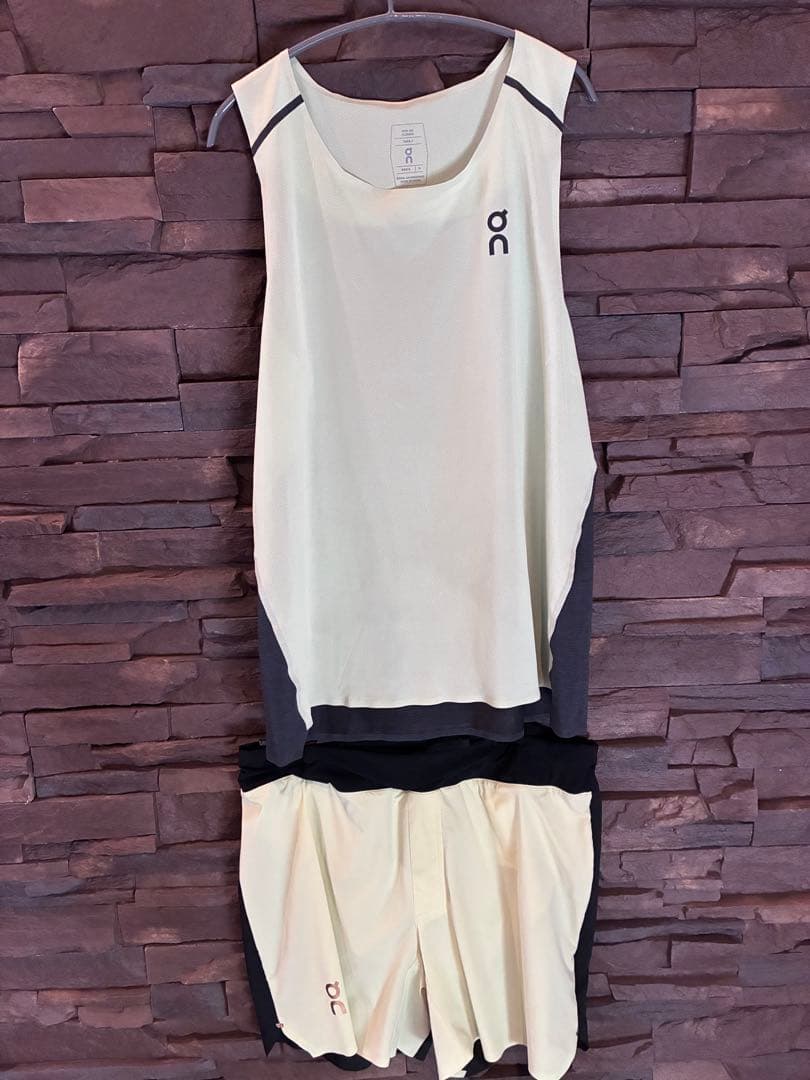 on オン ランニング シャツ ノースリーブ シングレット パンツ セット