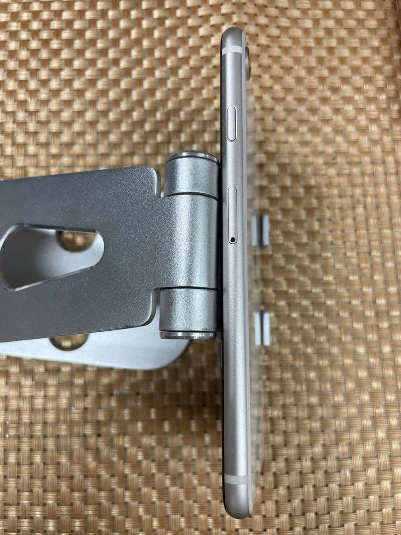 iPhone SE 第3世代 64 GB スターライトSIMフリー【2659】