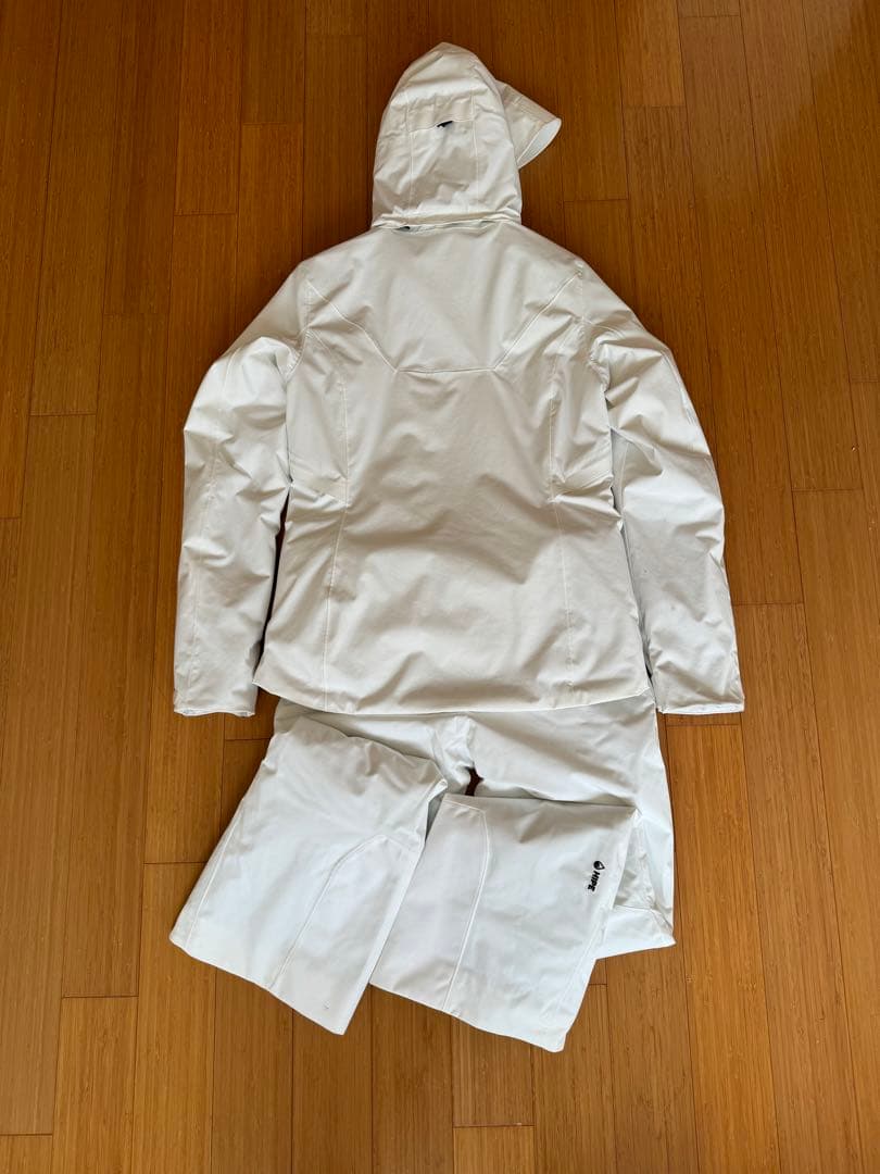 ピークパフォーマンス　アニマ　スキーウェアセット ホワイト