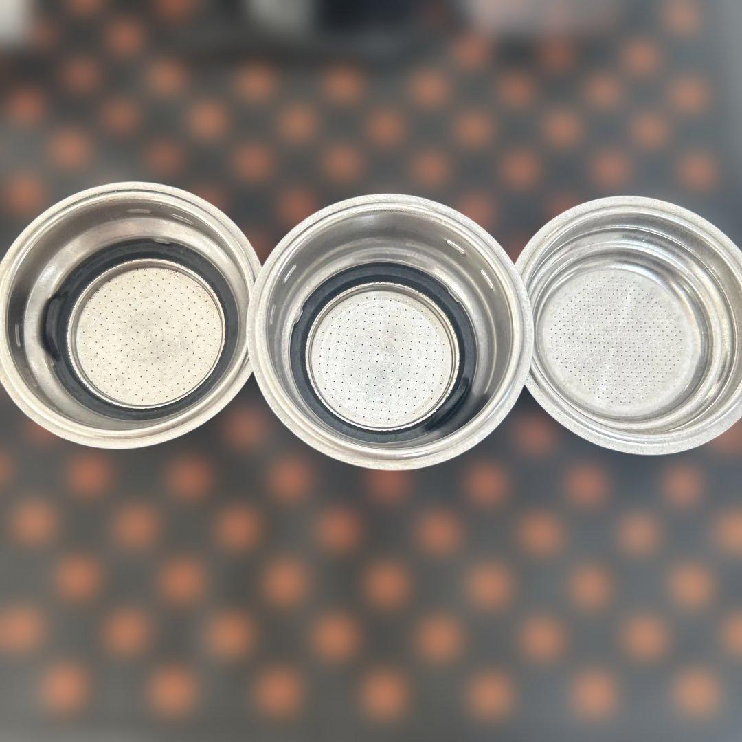 デロンギ　エスプレッソ・カプチーノメーカー デディカ アルテ EC885J