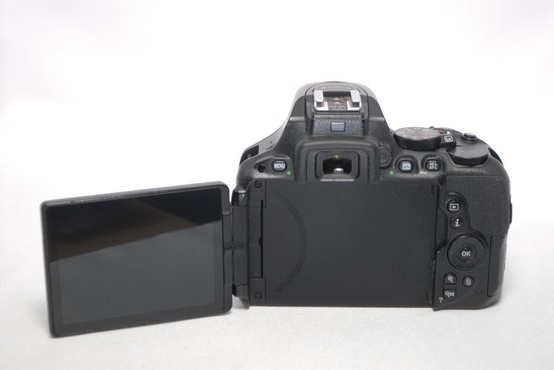 ✨超望遠で遠くの撮影に✨高性能✨Wi-Fi搭載✨Nikon D5500 Wレンズ