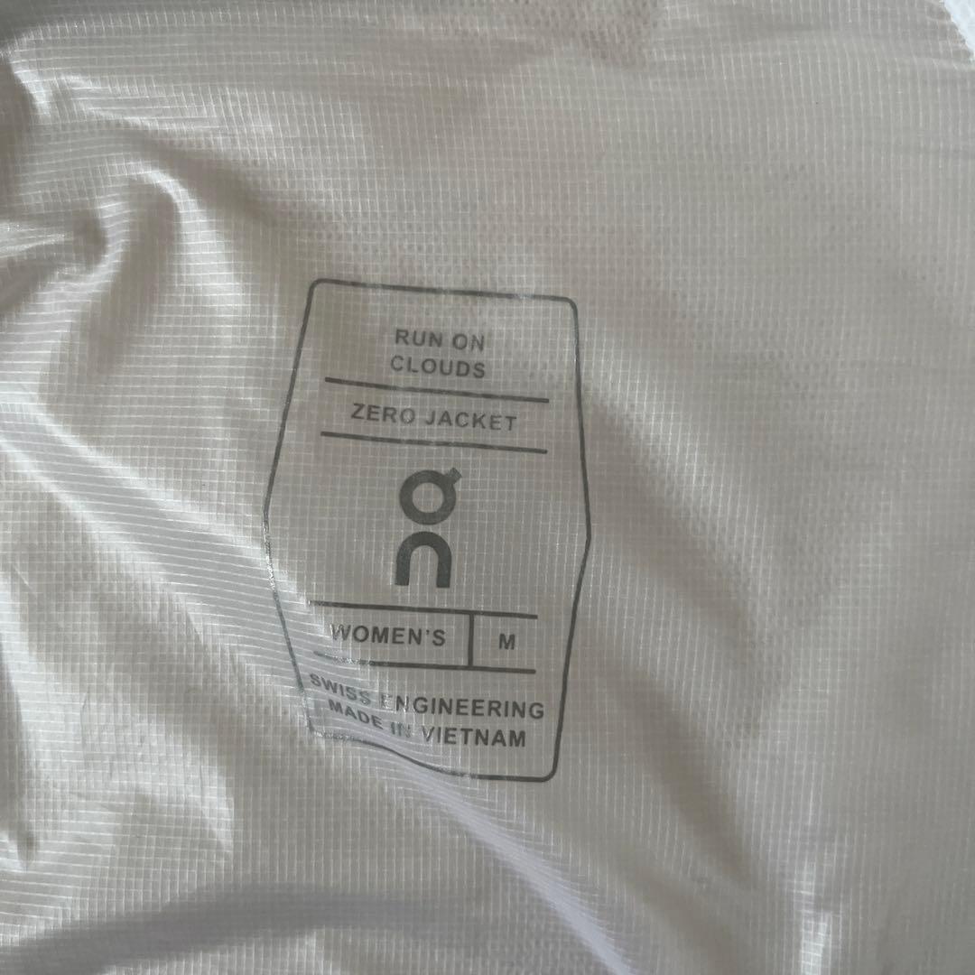 28日まで出品　ON ウィンドブレーカー ホワイト/グリーンゼロジャケット