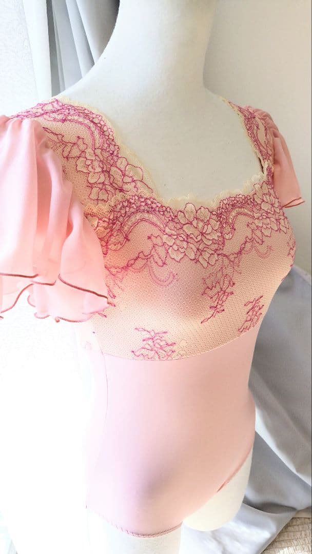 Ｓ～Ｍ／桃の花が咲いたようなピンク、ゴージャスなお袖のプリンセス娘役レオタード