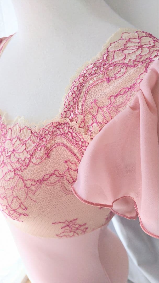 Ｓ～Ｍ／桃の花が咲いたようなピンク、ゴージャスなお袖のプリンセス娘役レオタード