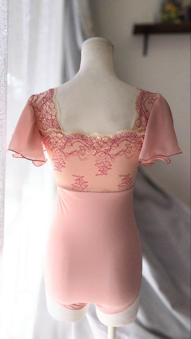 Ｓ～Ｍ／桃の花が咲いたようなピンク、ゴージャスなお袖のプリンセス娘役レオタード