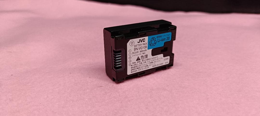 Y【中古品】JVCケンウッド　ビデオカメラ　Everio GZ-E780 銀色