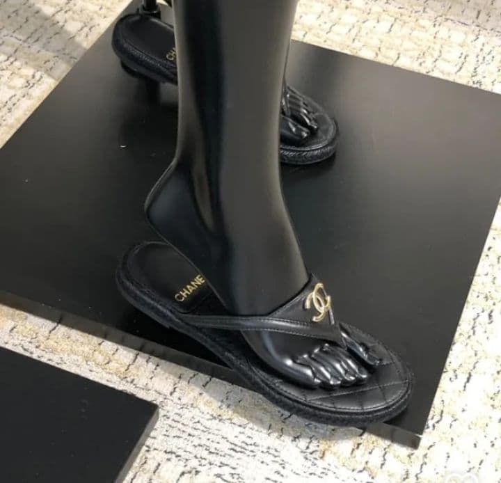 ひろし様　CHANEL　シャネル　ビーチサンダル　CCココマーク　正規新品未使用