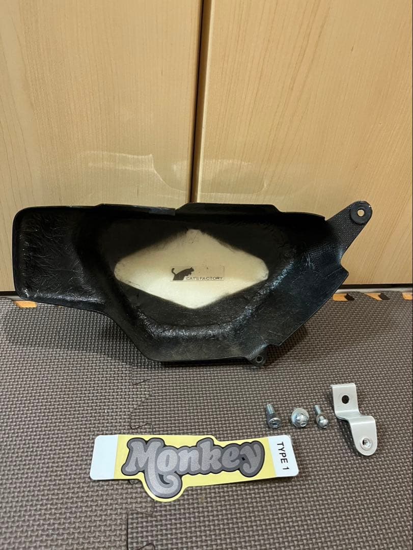 キャッツファクトリー製　モンキー125 右サイドフレームカバー