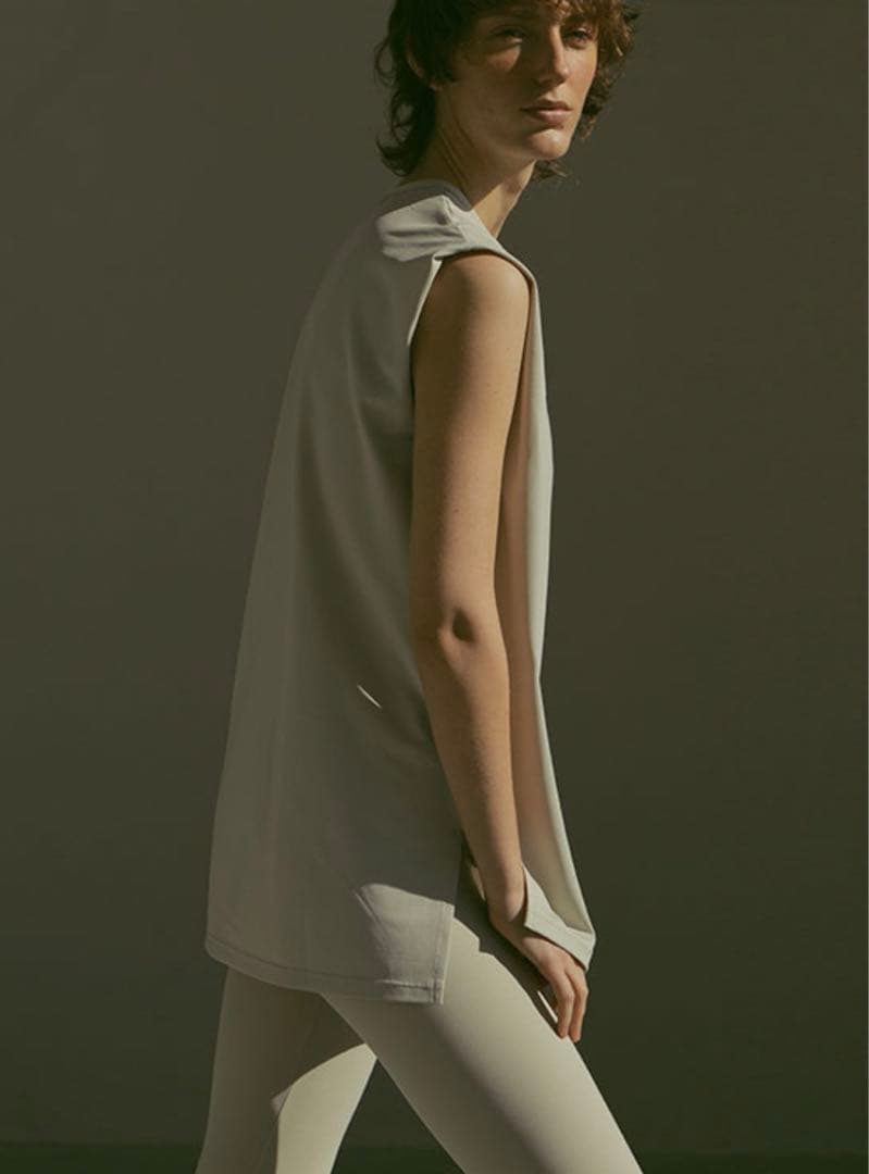 新品未使用【ETRE TOKYO】エトレトウキョウ ラッシュガード Mサイズ