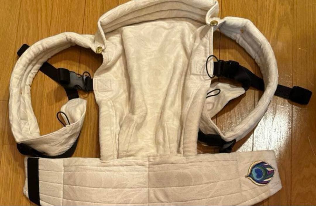 美品　artipoppe アーティポッペ　リネン 抱っこ紐