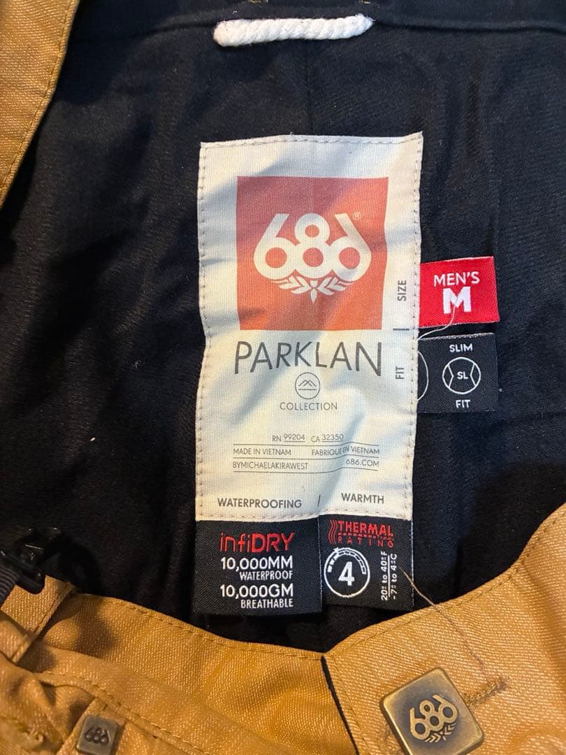 スノーボードウェアセット　686 （ジャケット・パンツ・手袋・ゴーグル）