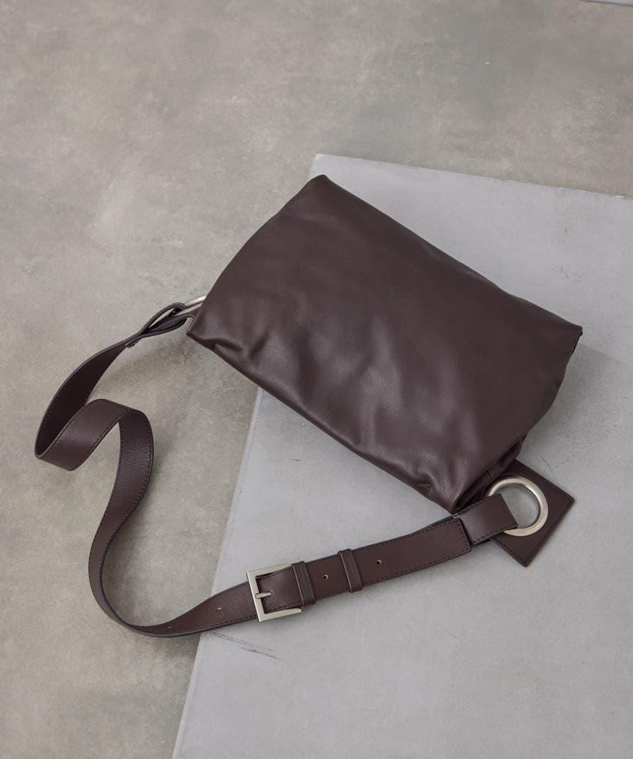 新品　イアパピヨネ　kawa-kawa hatomeレザーボディバッグ