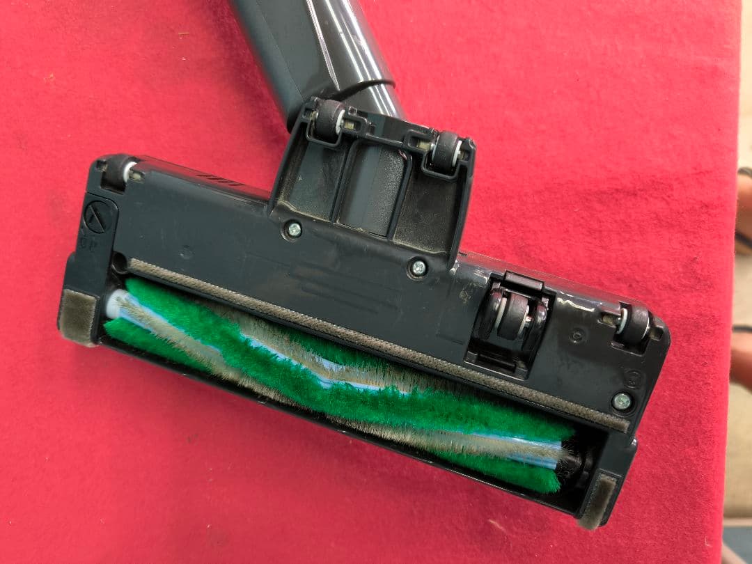 2022年製美品　パナソニック 軽量コードレス 掃除機 　 MC-SB32J