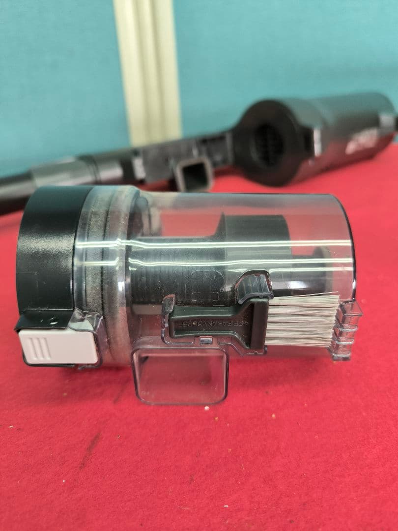 2022年製美品　パナソニック 軽量コードレス 掃除機 　 MC-SB32J