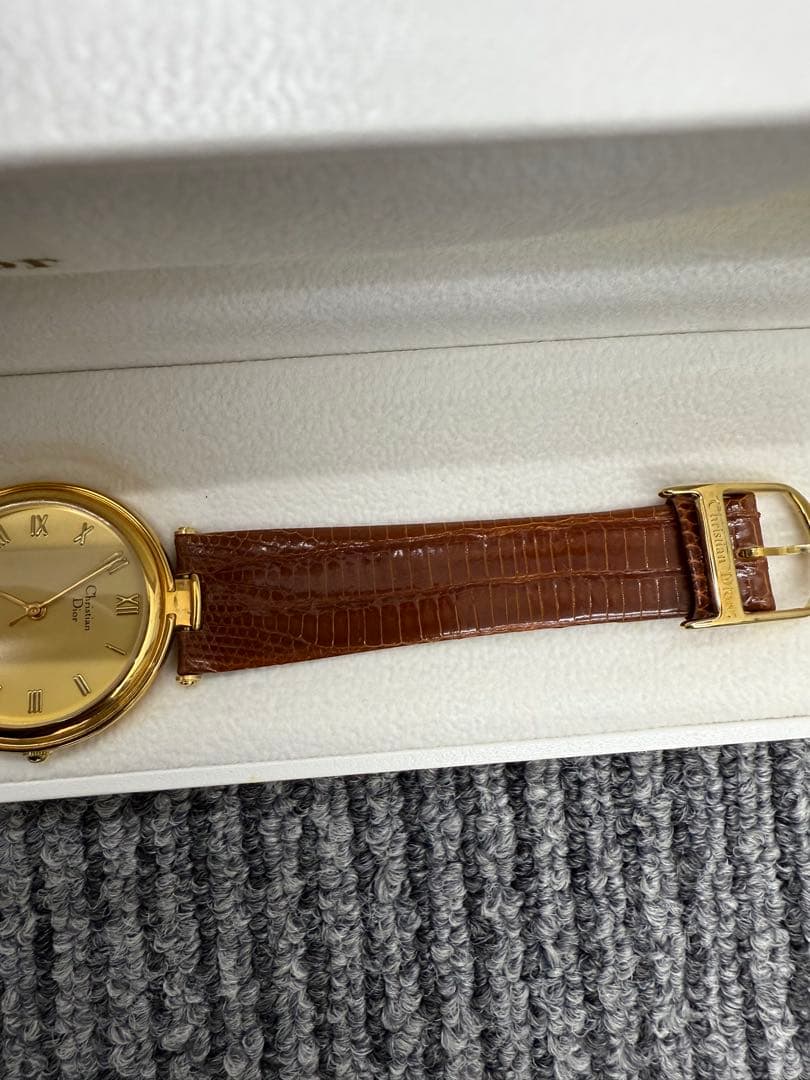 Christian Dior ゴールドレザー時計　箱付き