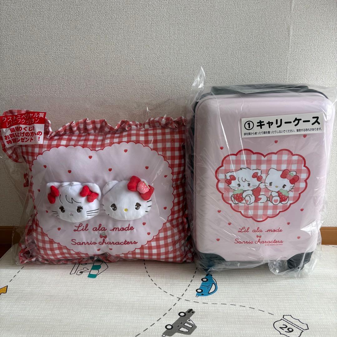 サンリオ　mikko くじ　キャリーケース　クッション