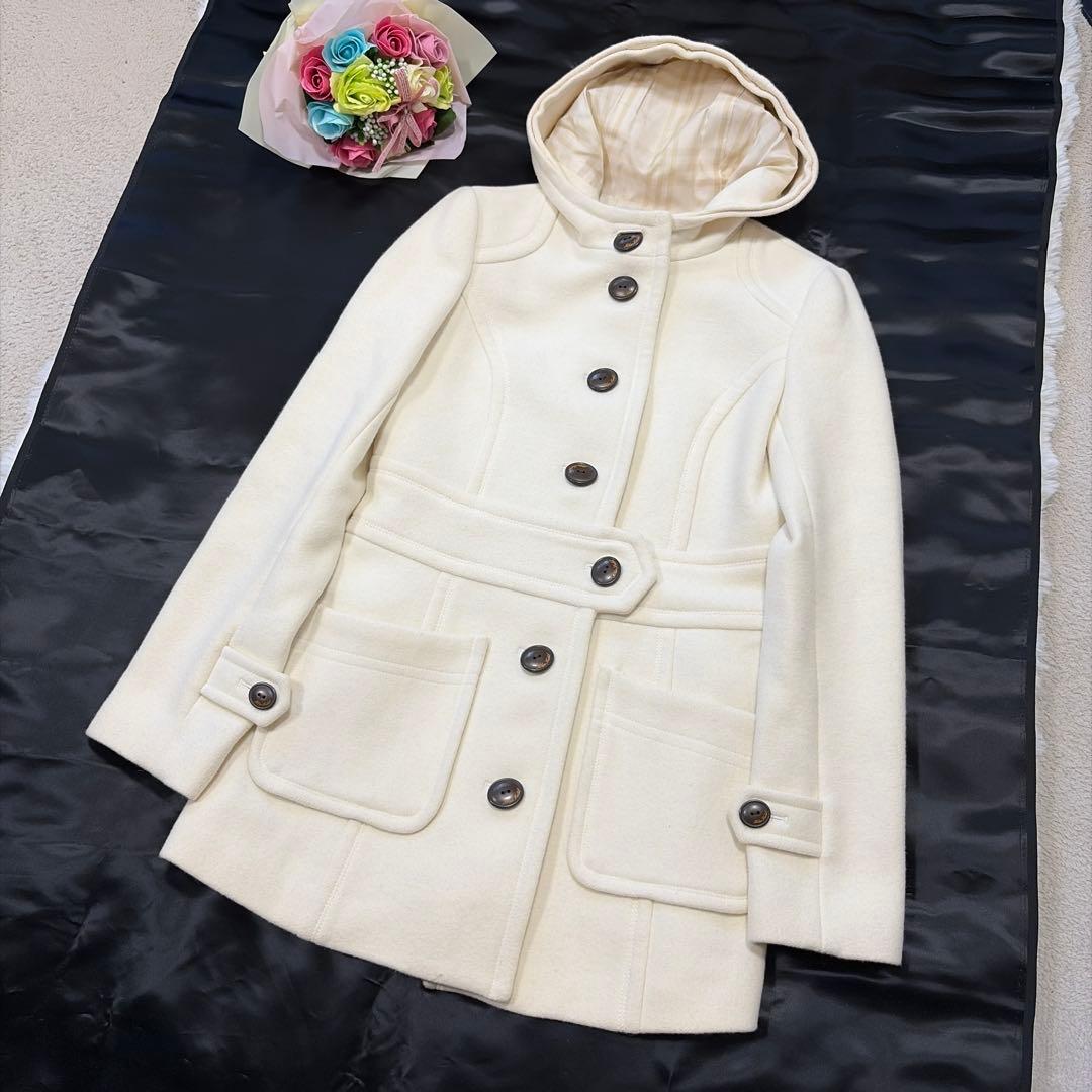 美品 BURBERRY BLUE LABALアンゴラ ホワイト フーデットコート