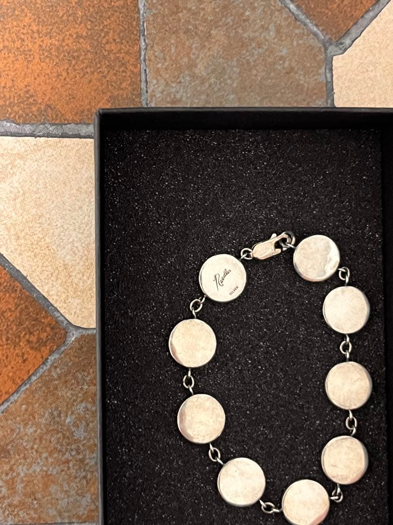 Needles スマイルブレスレット