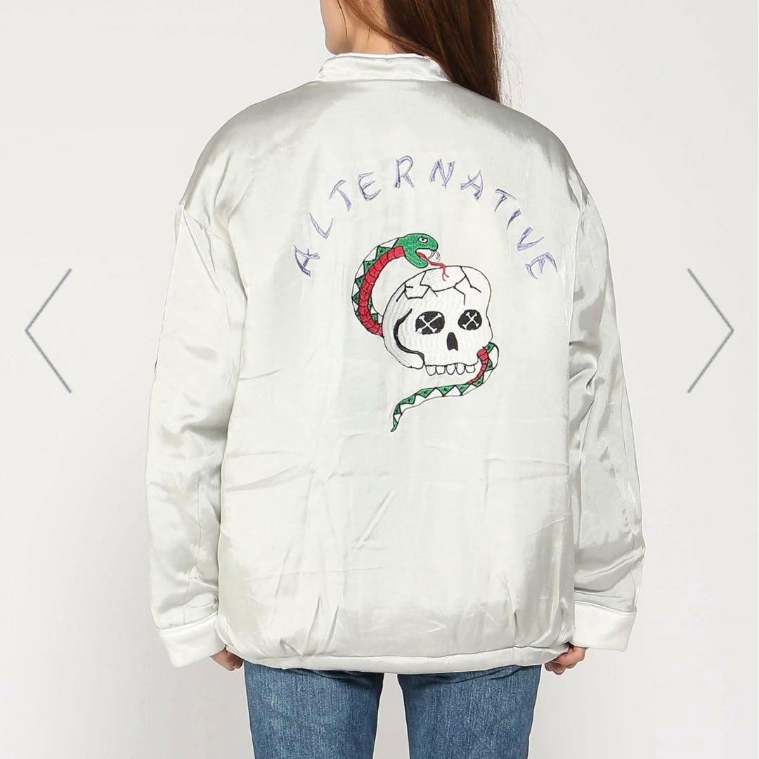 新品未使用タグ付き【RNA】チャイナスカジャン　刺繍スカジャン　シルバー　M