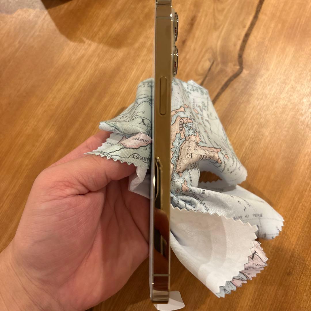 新品同様　NTTドコモ補償交換品　未使用　iPhone 13 Pro ゴールド